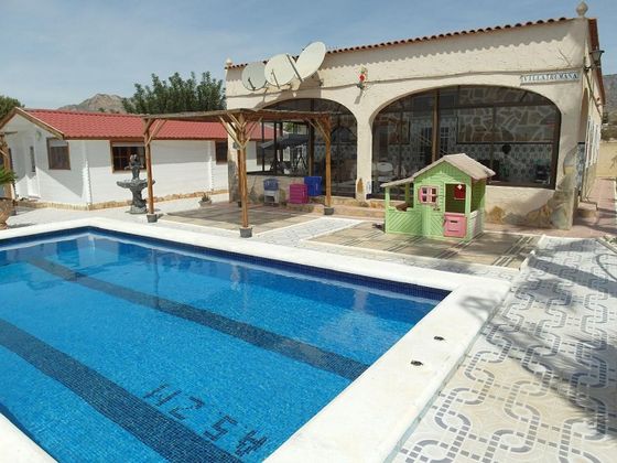 Foto 1 de Casa rural en venda a Albatera de 5 habitacions amb piscina