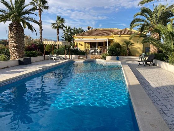 Foto 1 de Casa adossada en venda a Callosa de Segura de 5 habitacions amb terrassa i piscina