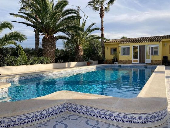 Foto 2 de Casa adossada en venda a Callosa de Segura de 5 habitacions amb terrassa i piscina