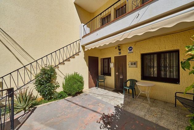 Foto 2 de Casa adosada en venta en calle Del Pou de 6 habitaciones con terraza y balcón