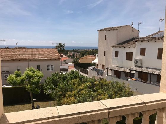 Foto 2 de Casa adosada en venta en calle Doctor Campalans i Puig de 3 habitaciones con terraza y piscina
