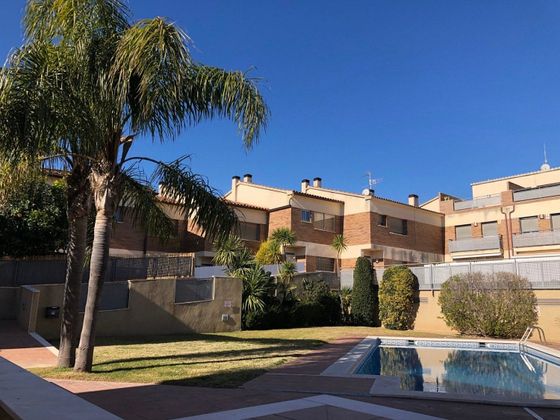 Foto 1 de Casa adossada en venda a Bonavista de 3 habitacions amb terrassa i piscina