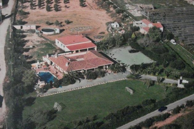 Foto 1 de Chalet en venta en Santa Oliva de 5 habitaciones con terraza y piscina
