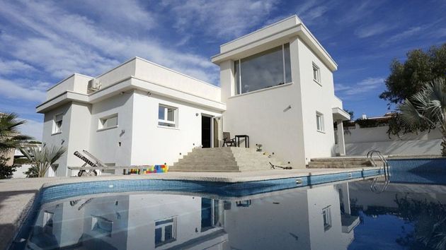 Foto 1 de Casa en venta en Ciudad Quesada de 4 habitaciones con terraza y piscina