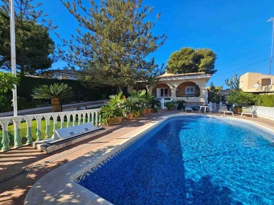 Foto 2 de Casa en venda a Los Balcones - Los Altos del Edén de 4 habitacions amb piscina i garatge