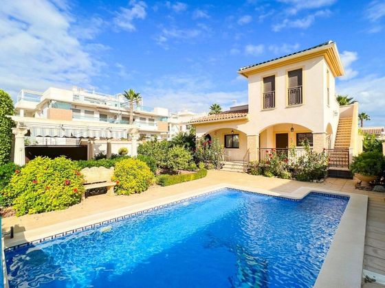 Foto 1 de Casa en venta en Benijófar de 4 habitaciones con terraza y piscina