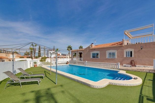 Foto 1 de Casa en venda a La Siesta - El Salado - Torreta de 3 habitacions amb terrassa i piscina