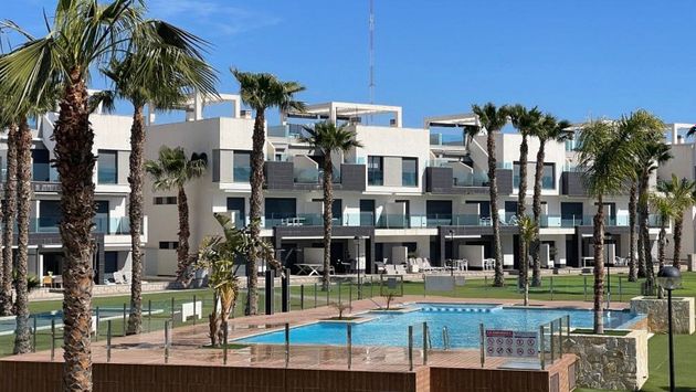 Foto 1 de Venta de ático en Urbanizaciones de 2 habitaciones con terraza y piscina
