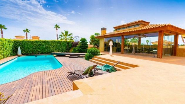 Foto 2 de Casa en venda a Nueva Torrevieja - Aguas Nuevas de 4 habitacions amb terrassa i piscina