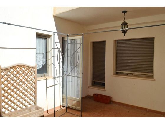 Foto 1 de Venta de piso en Villajoyosa ciudad de 3 habitaciones con terraza y jardín