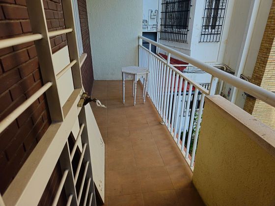 Foto 2 de Pis en lloguer a Los Remedios de 2 habitacions amb terrassa i balcó