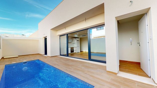 Foto 1 de Venta de casa en calle Espronceda de 2 habitaciones con terraza y piscina