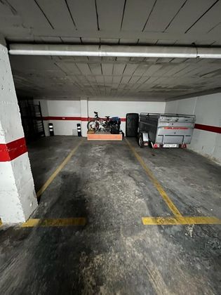 Foto 2 de Garaje en venta en calle Sanchis Guarner de 12 m²