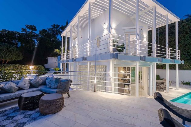 Foto 2 de Xalet en venda a Nueva Andalucía centro de 4 habitacions amb terrassa i piscina