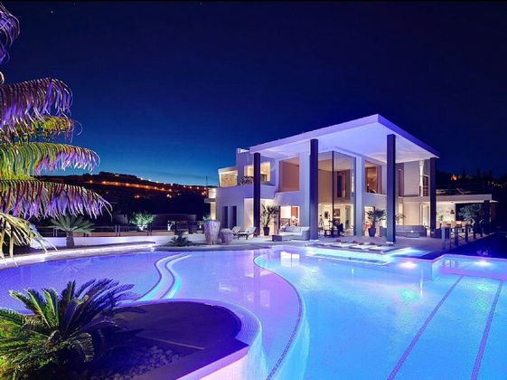 Foto 1 de Alquiler de chalet en Benahavís de 6 habitaciones con terraza y piscina