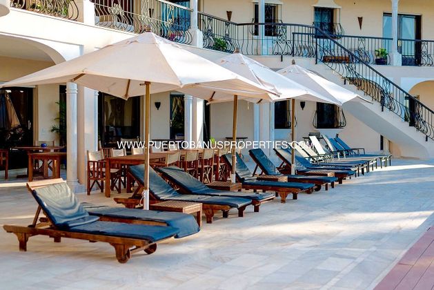Foto 2 de Alquiler de chalet en Benahavís de 12 habitaciones con terraza y piscina