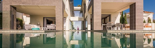 Foto 1 de Venta de chalet en Benahavís de 6 habitaciones con terraza y piscina