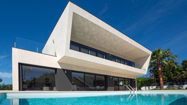 Foto 1 de Xalet en venda a calle Guadalmina de 3 habitacions amb terrassa i piscina