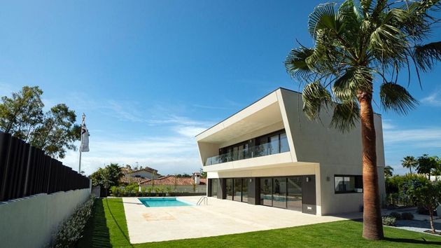Foto 2 de Chalet en venta en calle Guadalmina de 3 habitaciones con terraza y piscina