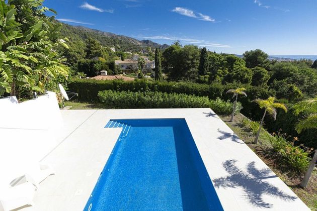 Foto 2 de Venta de chalet en Sierra Blanca de 4 habitaciones con terraza y piscina
