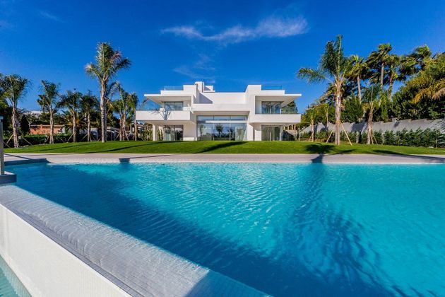 Foto 2 de Xalet en venda a Guadalmina de 6 habitacions amb terrassa i piscina