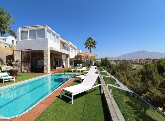 Foto 2 de Xalet en venda a urbanización Nueva Atalaya de 4 habitacions amb terrassa i piscina