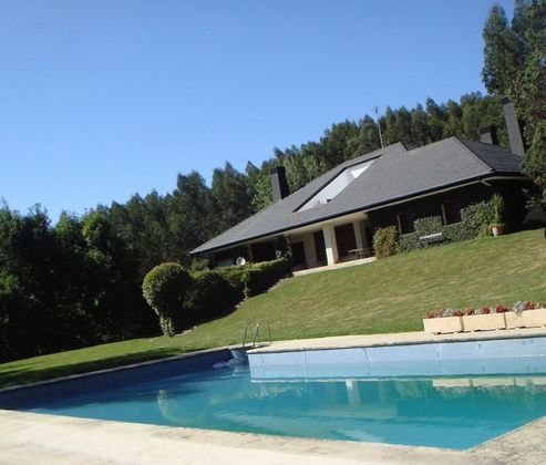 Foto 1 de Xalet en venda a Urduliz de 6 habitacions amb terrassa i piscina