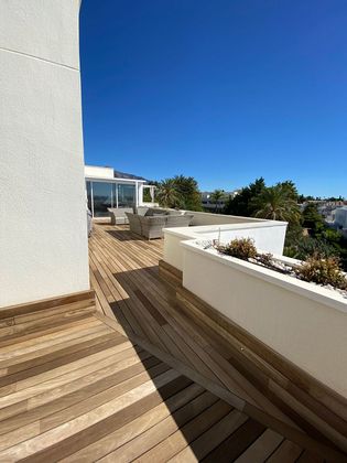 Foto 2 de Àtic en lloguer a Nueva Andalucía centro de 4 habitacions amb terrassa i piscina