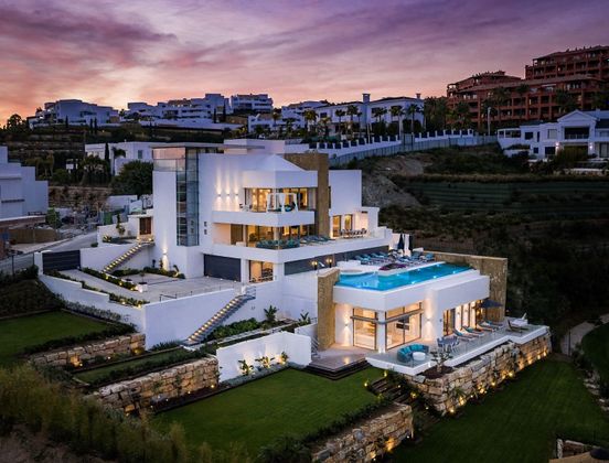 Foto 1 de Alquiler de chalet en Benahavís de 8 habitaciones con terraza y piscina