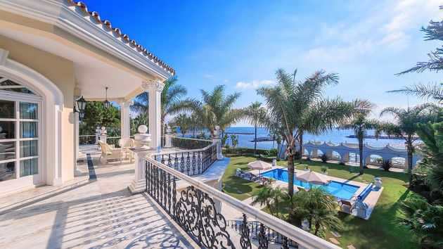 Foto 1 de Xalet en lloguer a Puerto Banús de 9 habitacions amb terrassa i piscina