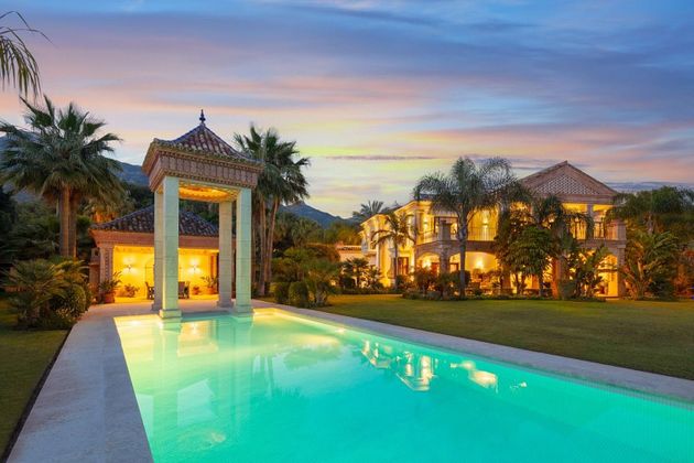 Foto 2 de Xalet en venda a Playa Bajadilla - Puertos de 7 habitacions amb terrassa i piscina