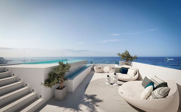 Foto 2 de Venta de chalet en Cabo Pino - Reserva de Marbella de 4 habitaciones con terraza y piscina