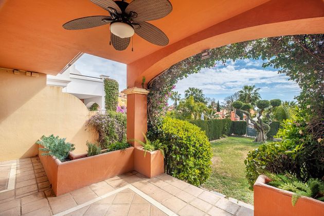 Foto 2 de Casa en venda a Nueva Andalucía centro de 4 habitacions amb terrassa i piscina