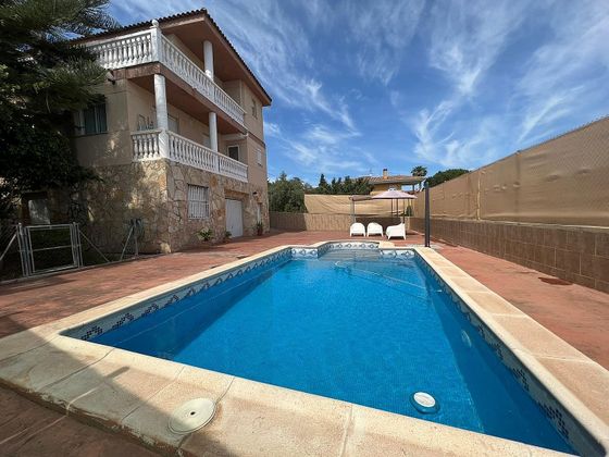Foto 2 de Alquiler de chalet en Sierra Perenchiza - Cumbres de Calicanto - Santo Domingo de 4 habitaciones con terraza y piscina