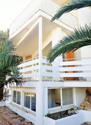 Foto 2 de Venta de chalet en Zona Avenida Alta - Auditorio de 4 habitaciones con terraza y piscina