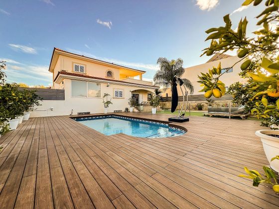 Foto 1 de Chalet en venta en Son Ramonell - Es Figueral de 5 habitaciones con terraza y piscina