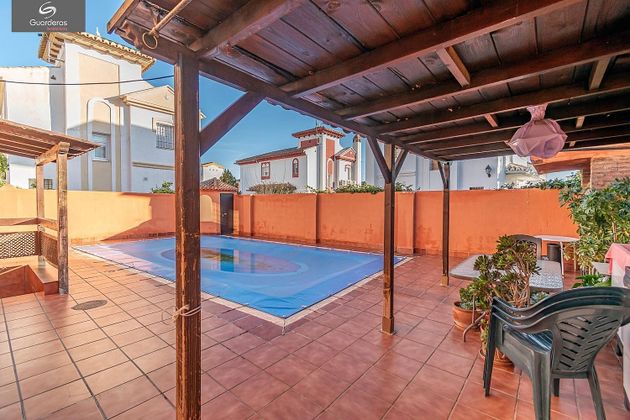 Foto 1 de Venta de chalet en Gójar de 5 habitaciones con terraza y piscina