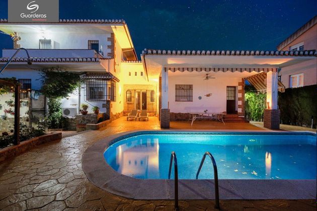 Foto 2 de Chalet en venta en calle Almendros de 7 habitaciones con terraza y piscina