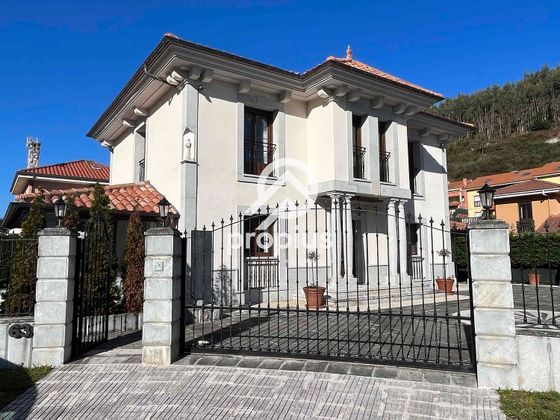 Foto 2 de Xalet en venda a Ribadesella de 4 habitacions amb terrassa i balcó