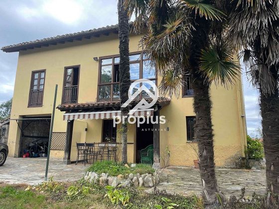 Foto 1 de Casa en venda a Celorio-Poó-Parres de 7 habitacions amb garatge i balcó