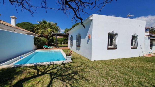 Foto 1 de Chalet en alquiler en El Higueral - La Merced de 3 habitaciones con terraza y piscina