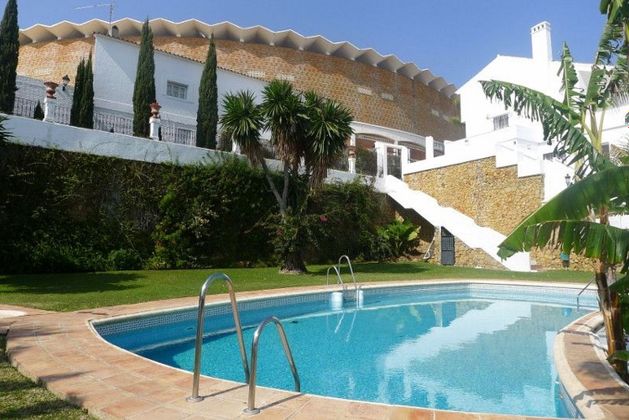 Foto 2 de Chalet en alquiler en Nueva Andalucía centro de 4 habitaciones con terraza y piscina