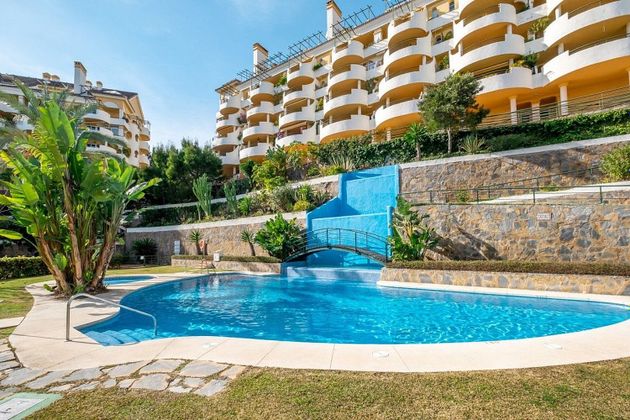 Foto 1 de Dúplex en lloguer a Nueva Andalucía centro de 2 habitacions amb terrassa i piscina
