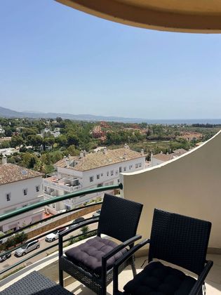 Foto 2 de Pis en lloguer a Nueva Andalucía centro de 2 habitacions amb terrassa i piscina