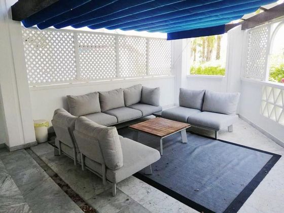 Foto 1 de Alquiler de piso en Puerto Banús de 4 habitaciones con terraza y muebles