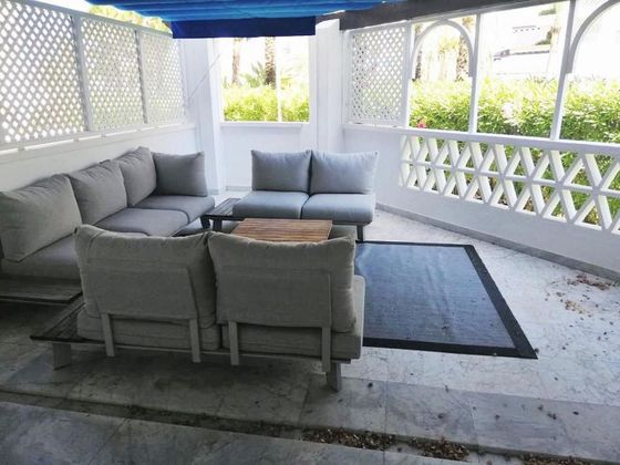 Foto 2 de Alquiler de piso en Puerto Banús de 4 habitaciones con terraza y muebles