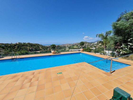 Foto 2 de Alquiler de casa en Benahavís de 3 habitaciones con terraza y piscina