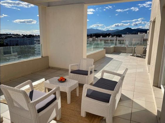 Foto 1 de Àtic en lloguer a Nueva Andalucía centro de 4 habitacions amb terrassa i piscina