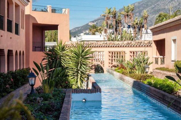 Foto 1 de Pis en lloguer a Los Naranjos - Las Brisas de 2 habitacions amb terrassa i piscina