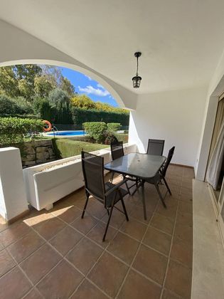 Foto 1 de Casa adossada en lloguer a Los Naranjos - Las Brisas de 3 habitacions amb terrassa i piscina